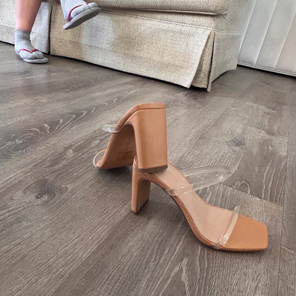 Elegant Tan Heeled Sandals